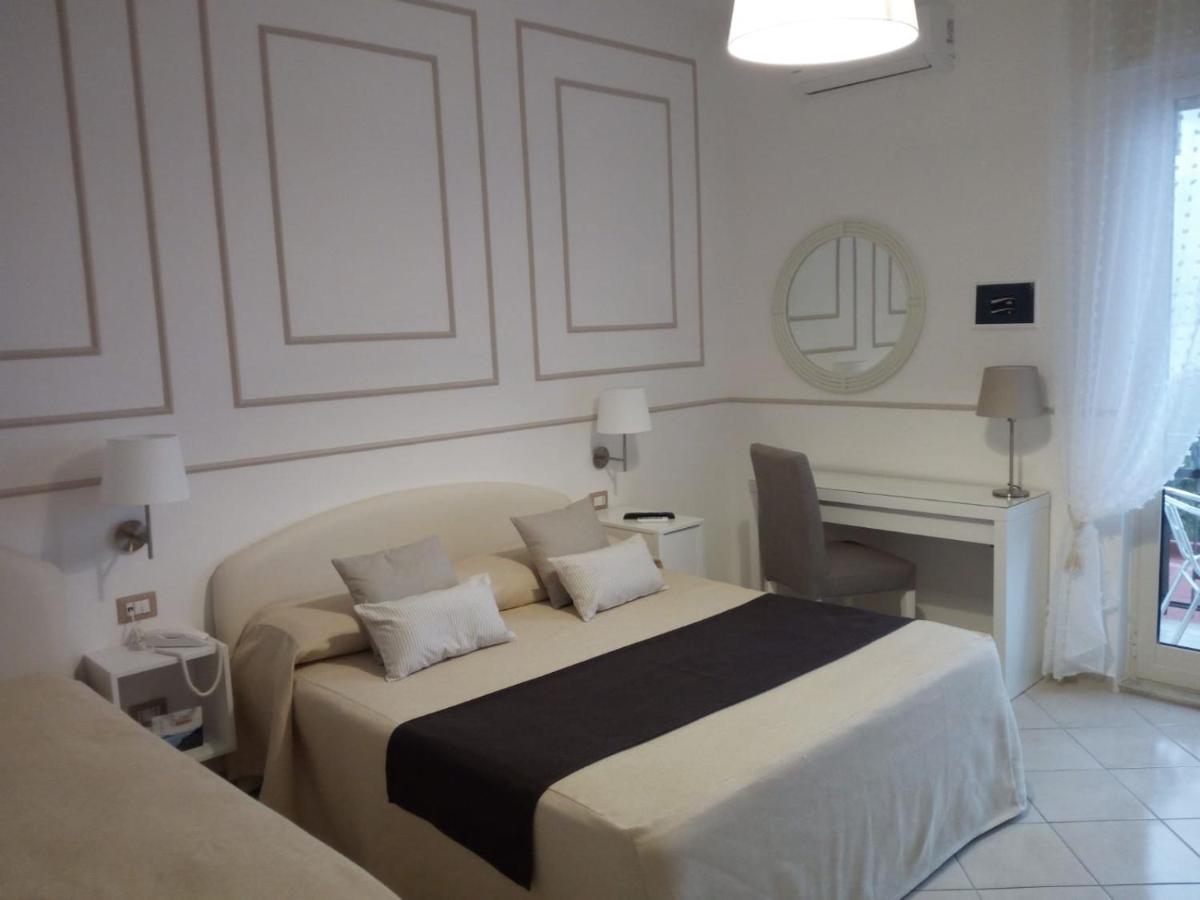 Mini Hotel Pozzuoli Exterior foto